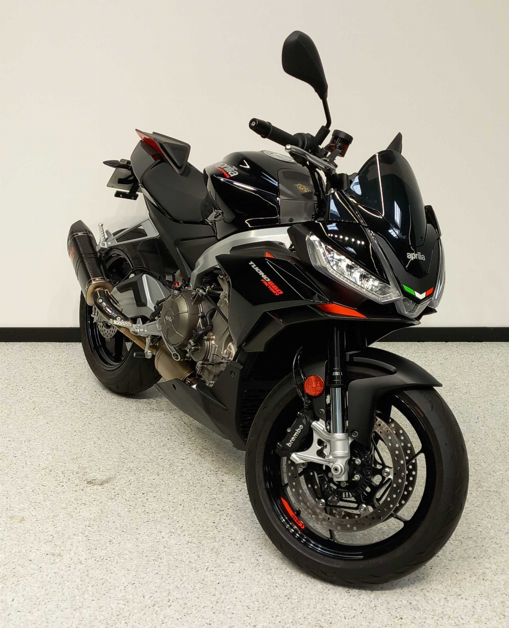 Aprilia Tuono 660 2022 vue 3/4 droite