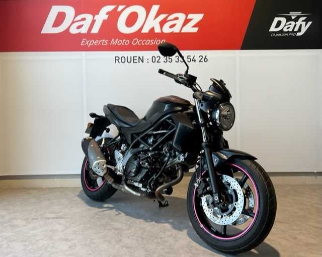 Suzuki SV 650 2017 HD vue 3/4 droite