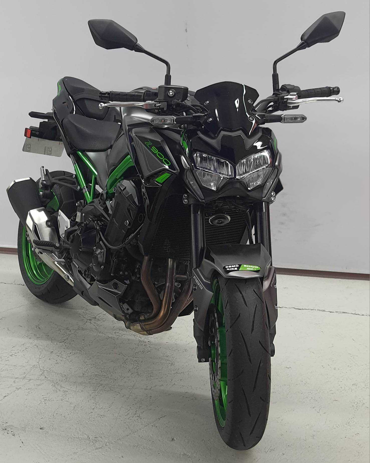 Kawasaki Z 900 2022 HD vue 3/4 droite