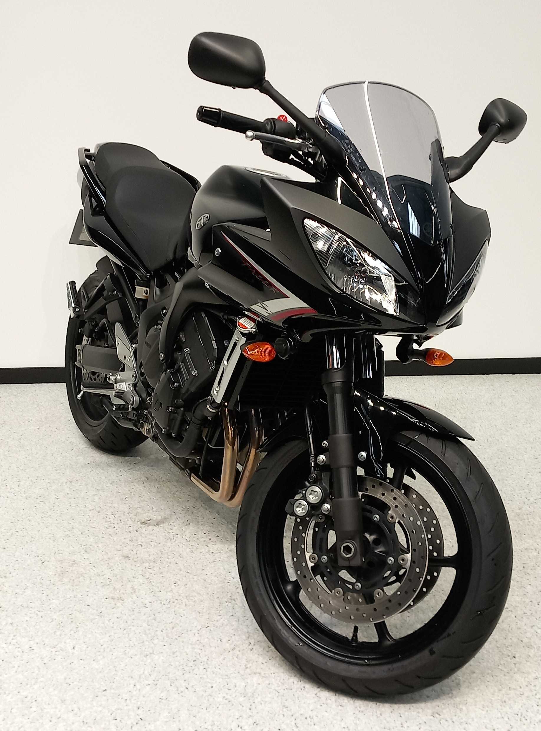 Yamaha FZ6 S Fazer S2 2010 HD vue 3/4 droite