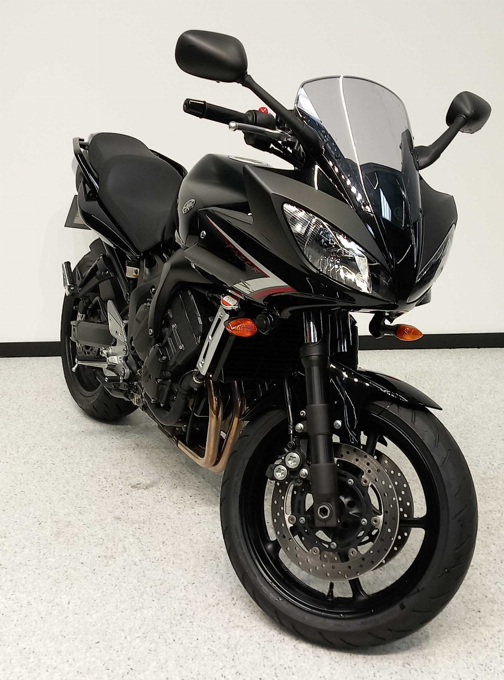 Yamaha FZ6 S Fazer S2 2010 vue 3/4 droite