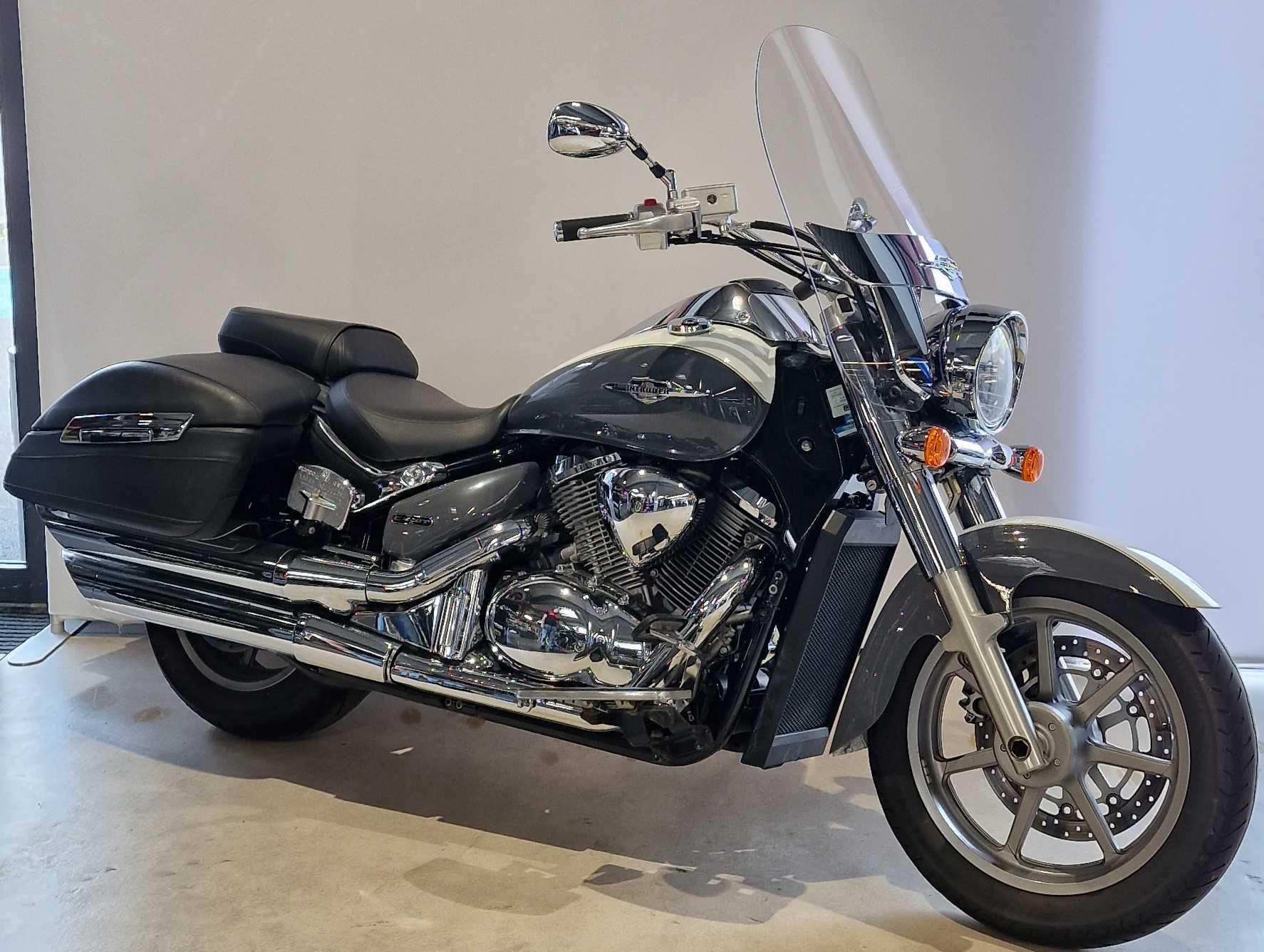 Suzuki VL 1500 Intruder (C1500T) 2013 HD vue 3/4 droite