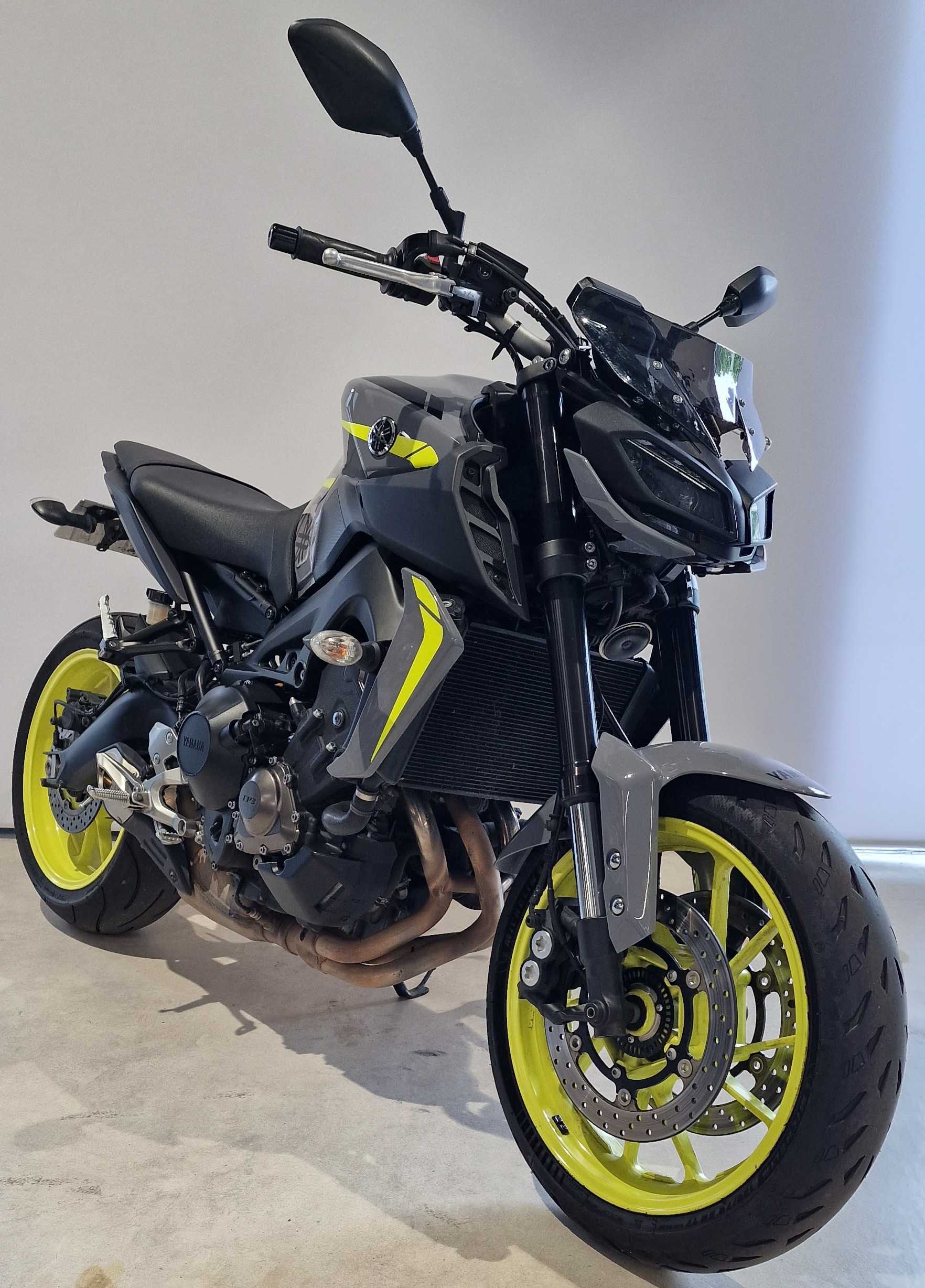 Yamaha MT-09 850 ABS 2017 HD vue 3/4 droite