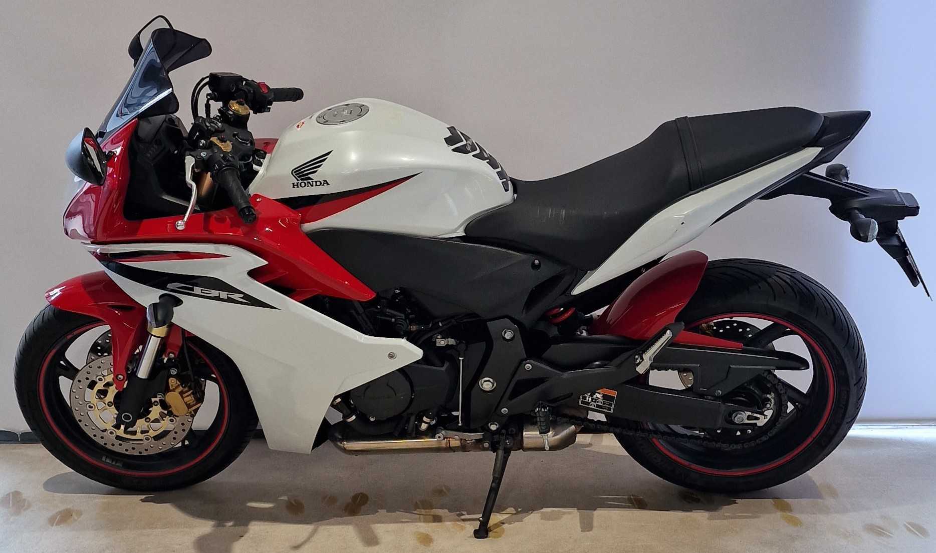 Honda CBR 600 F 2011 HD vue gauche