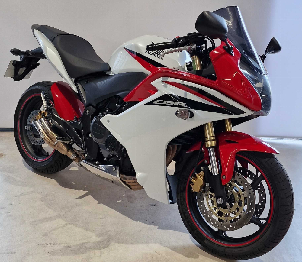 Honda CBR 600 F 2011 vue 3/4 droite