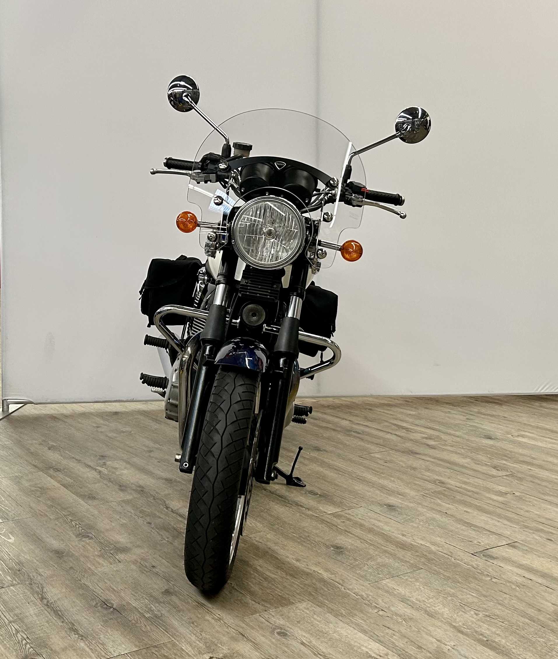 Triumph 865 Bonneville SE 2009 HD vue avant