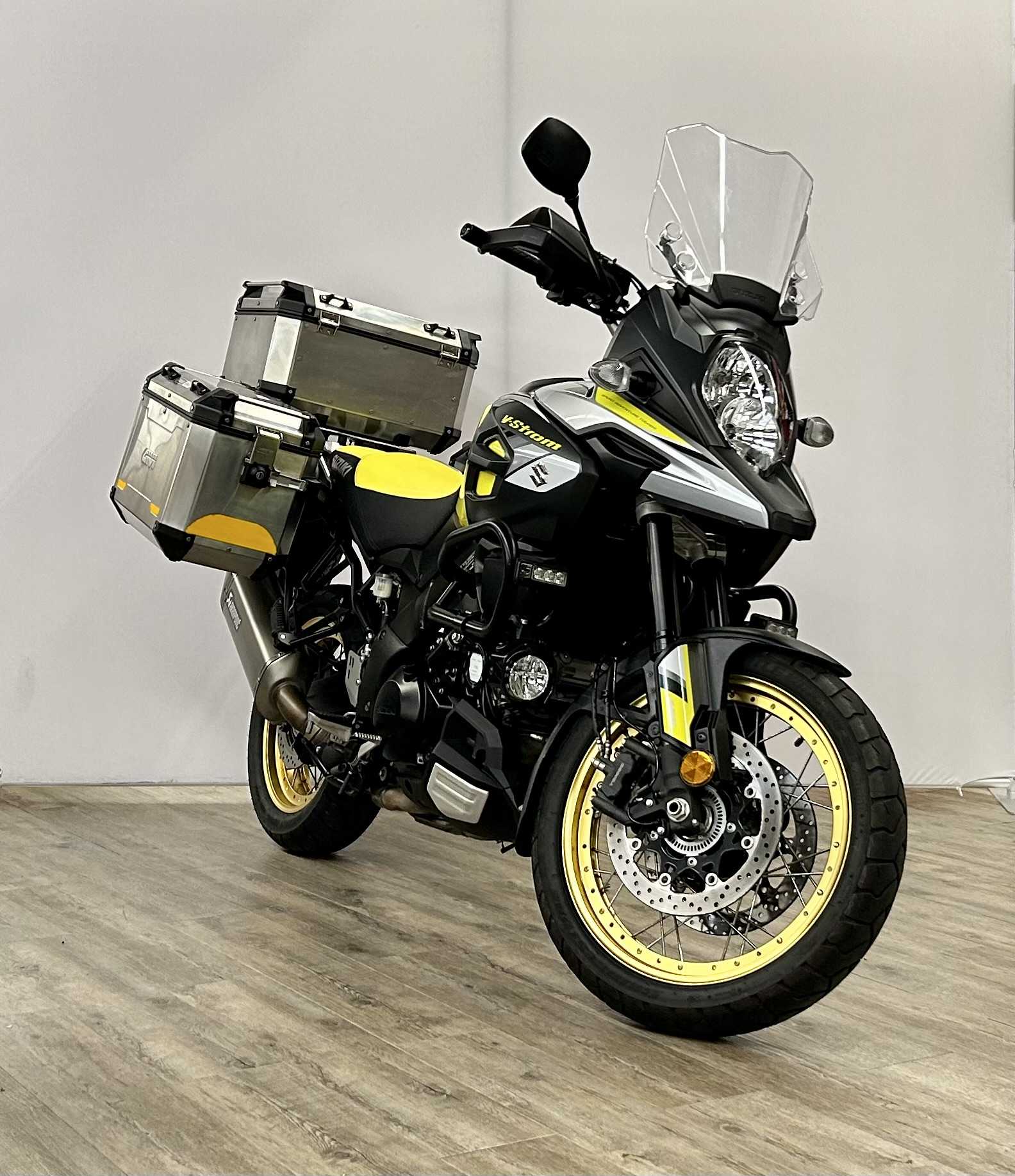 Suzuki DL 1000 V-Strom XT 2018 HD vue 3/4 droite