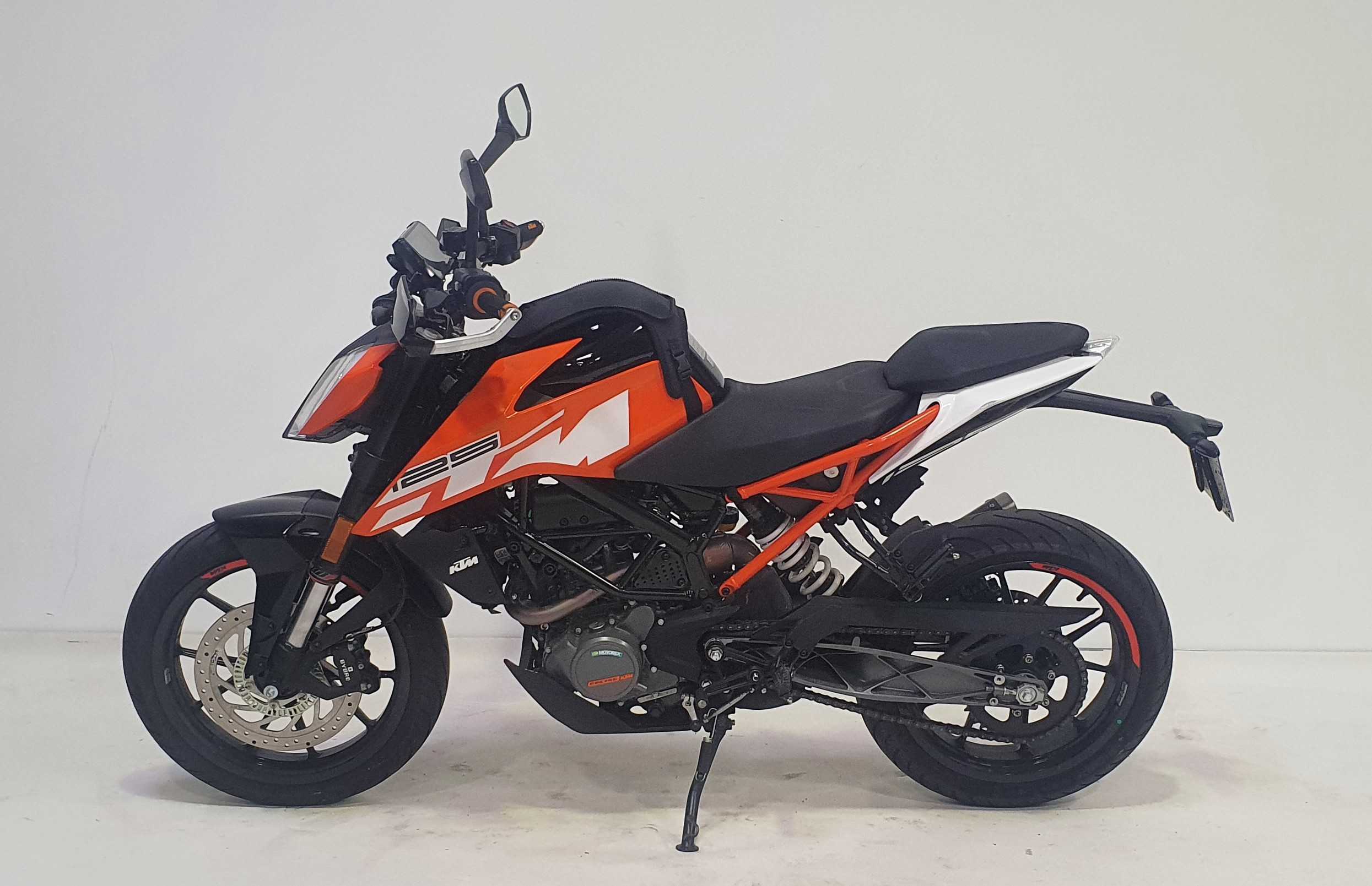 KTM 125 Duke 2020 HD vue gauche