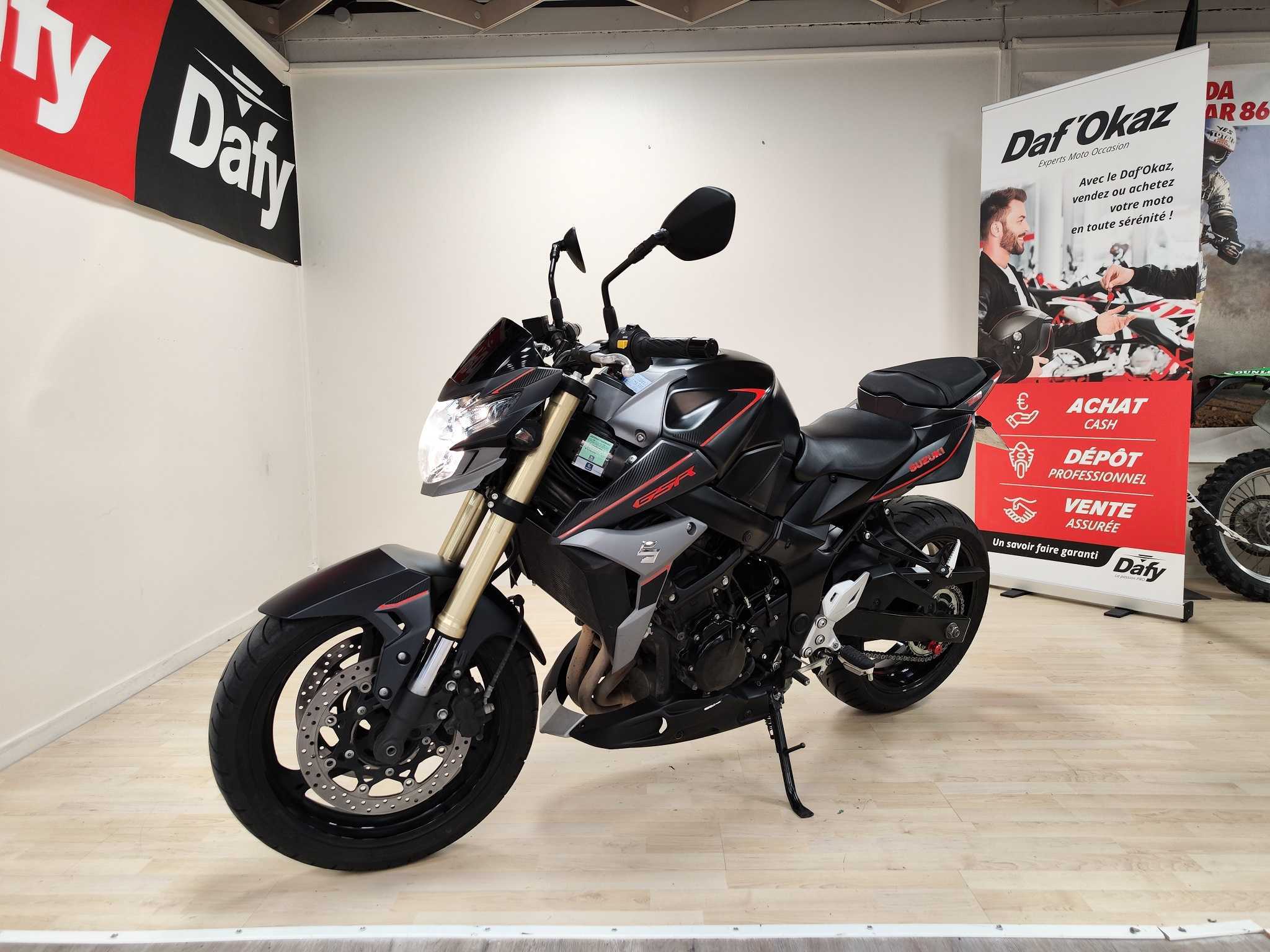 Suzuki GSR 750 2014 HD vue avant