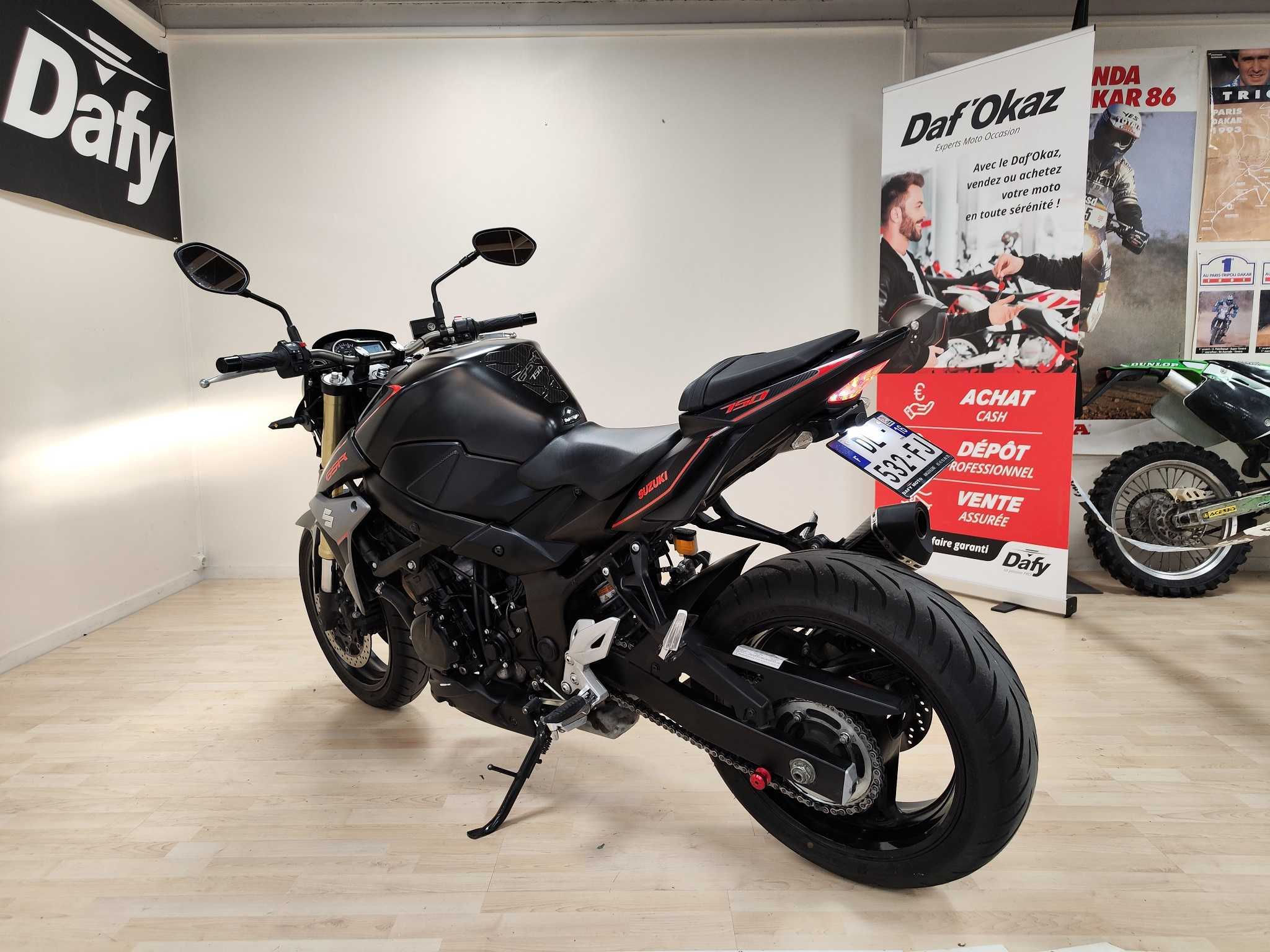 Suzuki GSR 750 2014 HD vue arrière