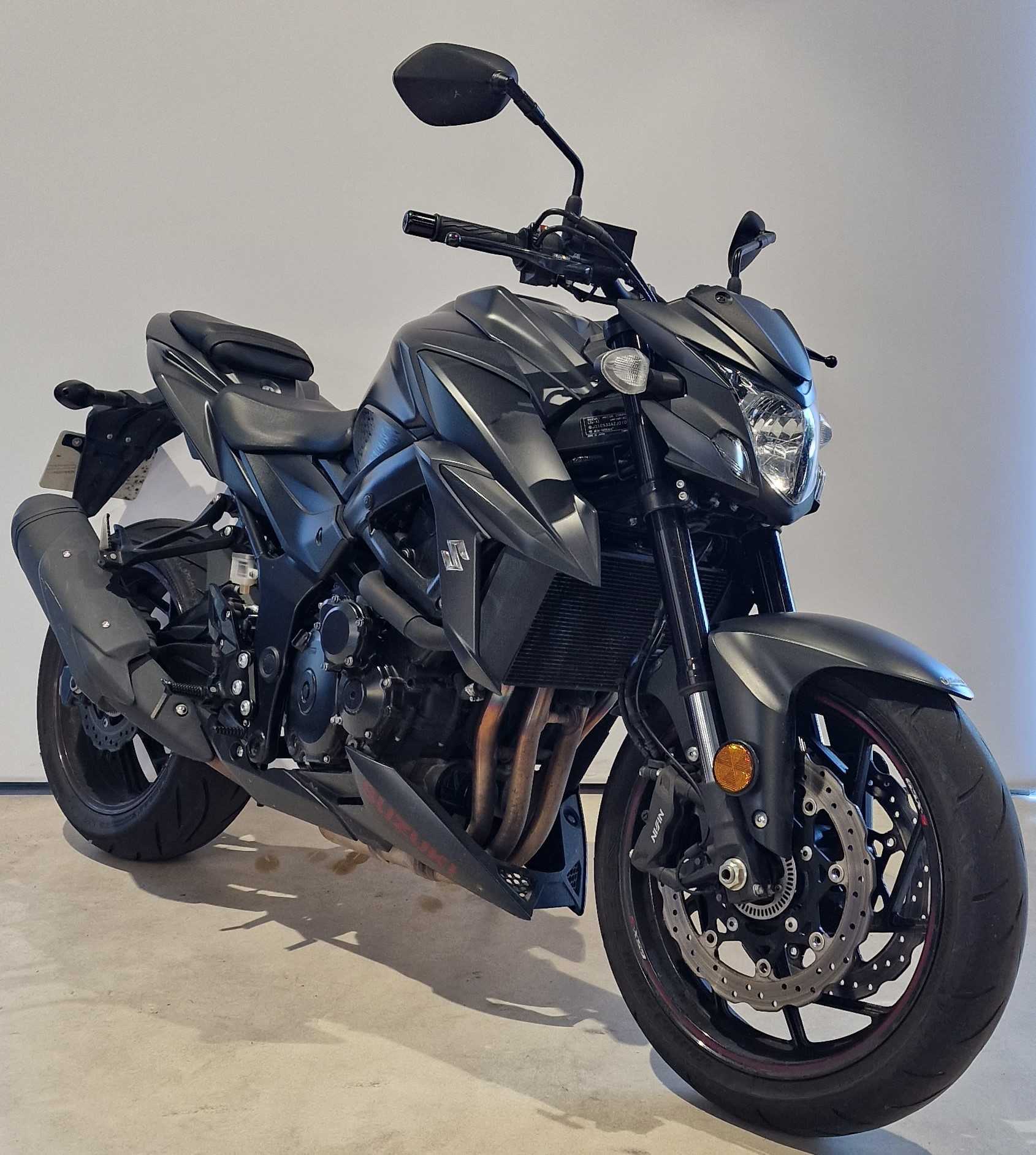 Suzuki GSX-S 750 2018 HD vue 3/4 droite