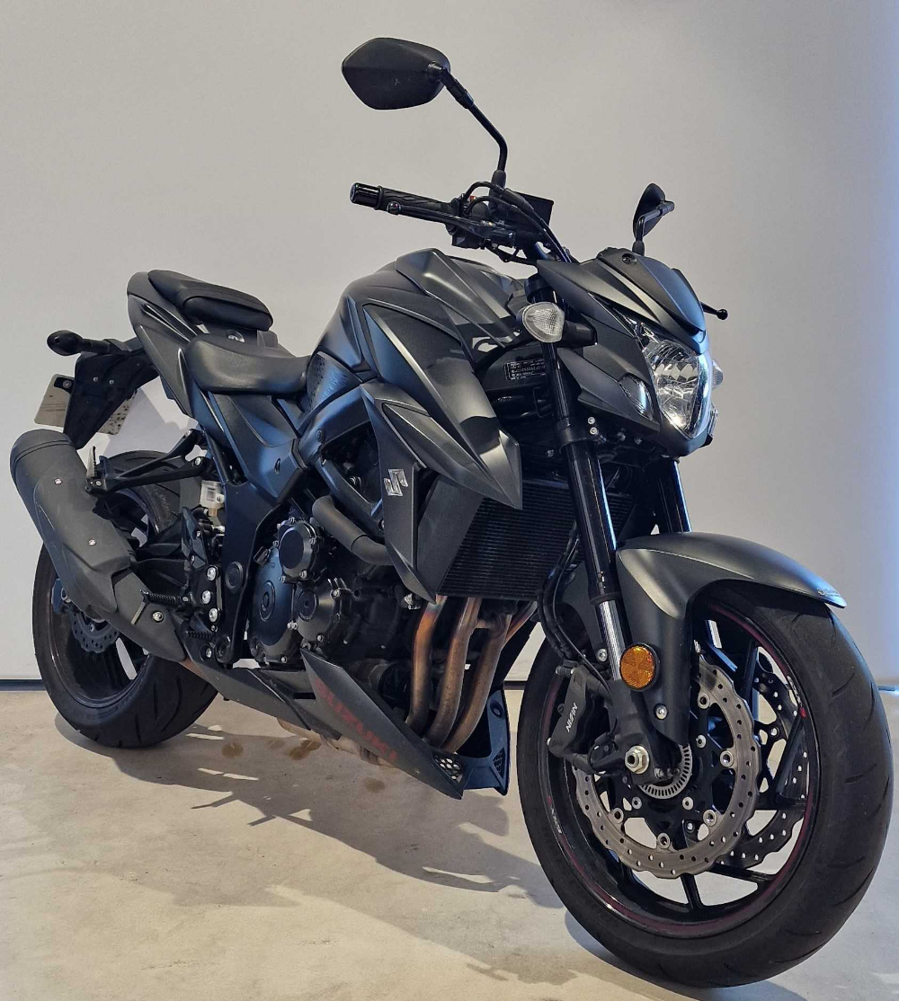 Suzuki GSX-S 750 2018 vue 3/4 droite