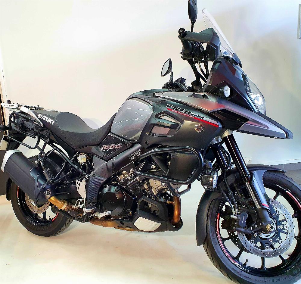 Suzuki DL 1000 V-Strom Adventure 2016 vue 3/4 droite