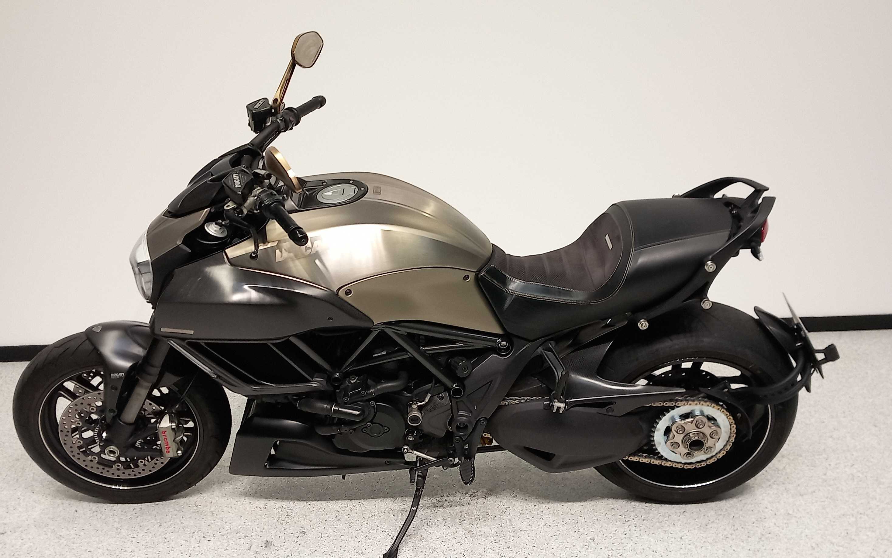 Ducati Diavel 1200 2015 HD vue gauche
