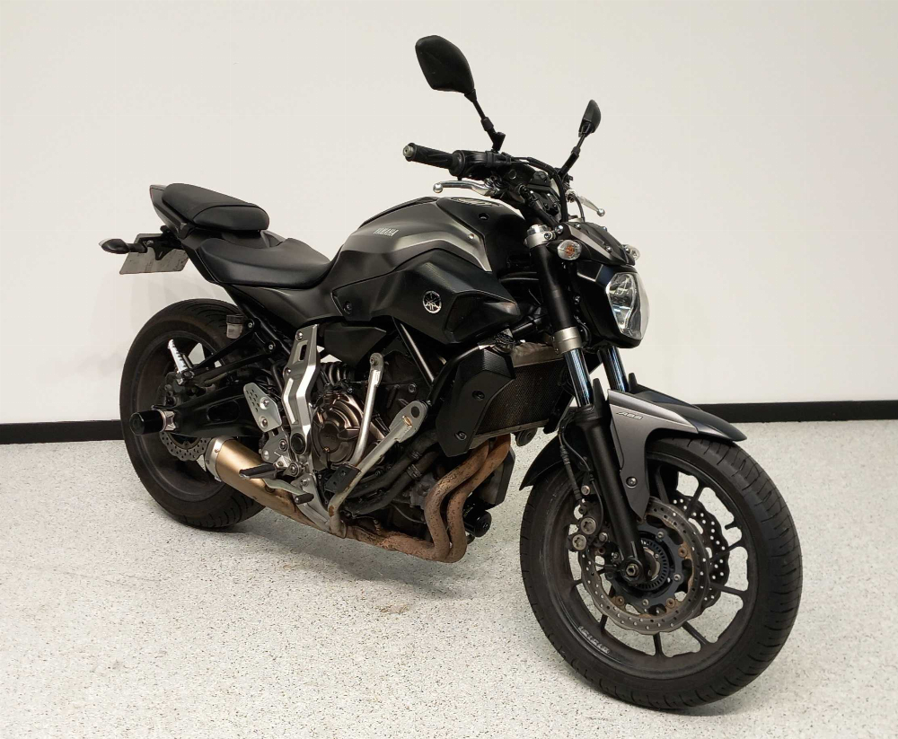 Yamaha MT-07 ABS 2016 vue 3/4 droite