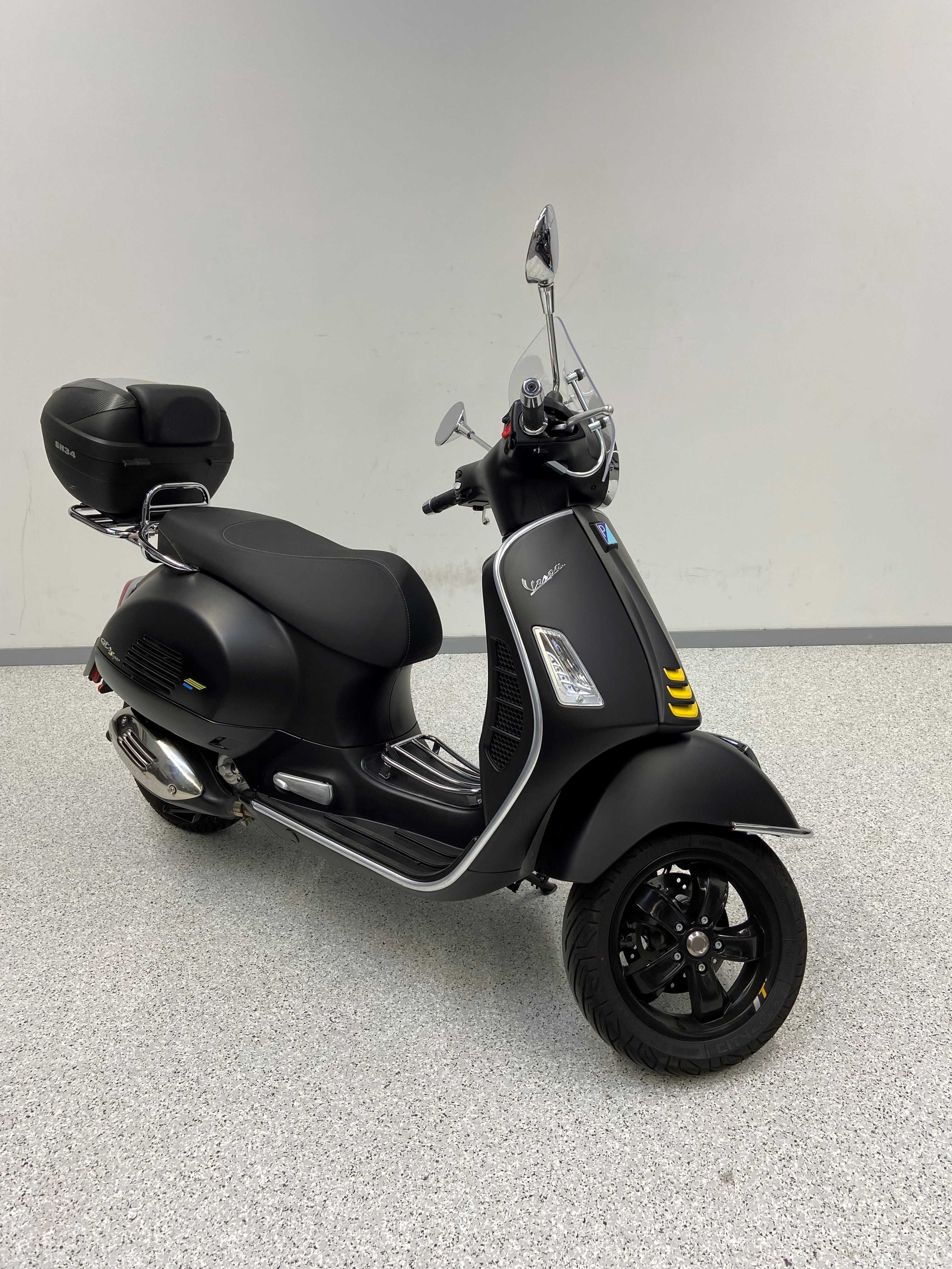 Piaggio VESPA GTS 2021 HD vue 3/4 droite