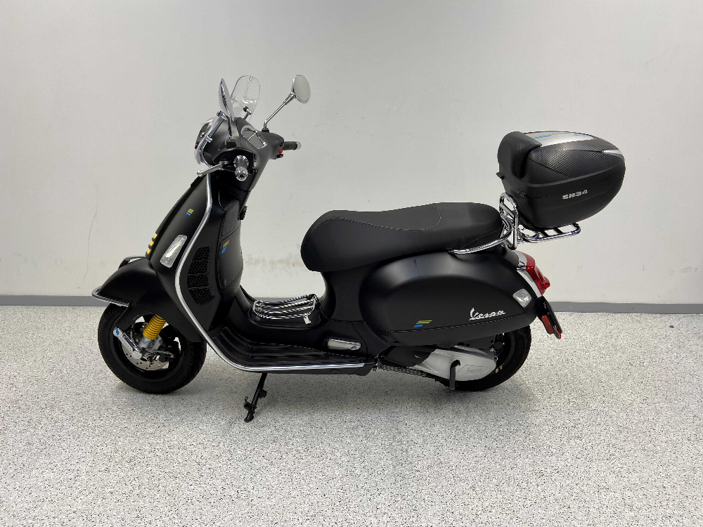 Piaggio VESPA GTS 2021 vue gauche