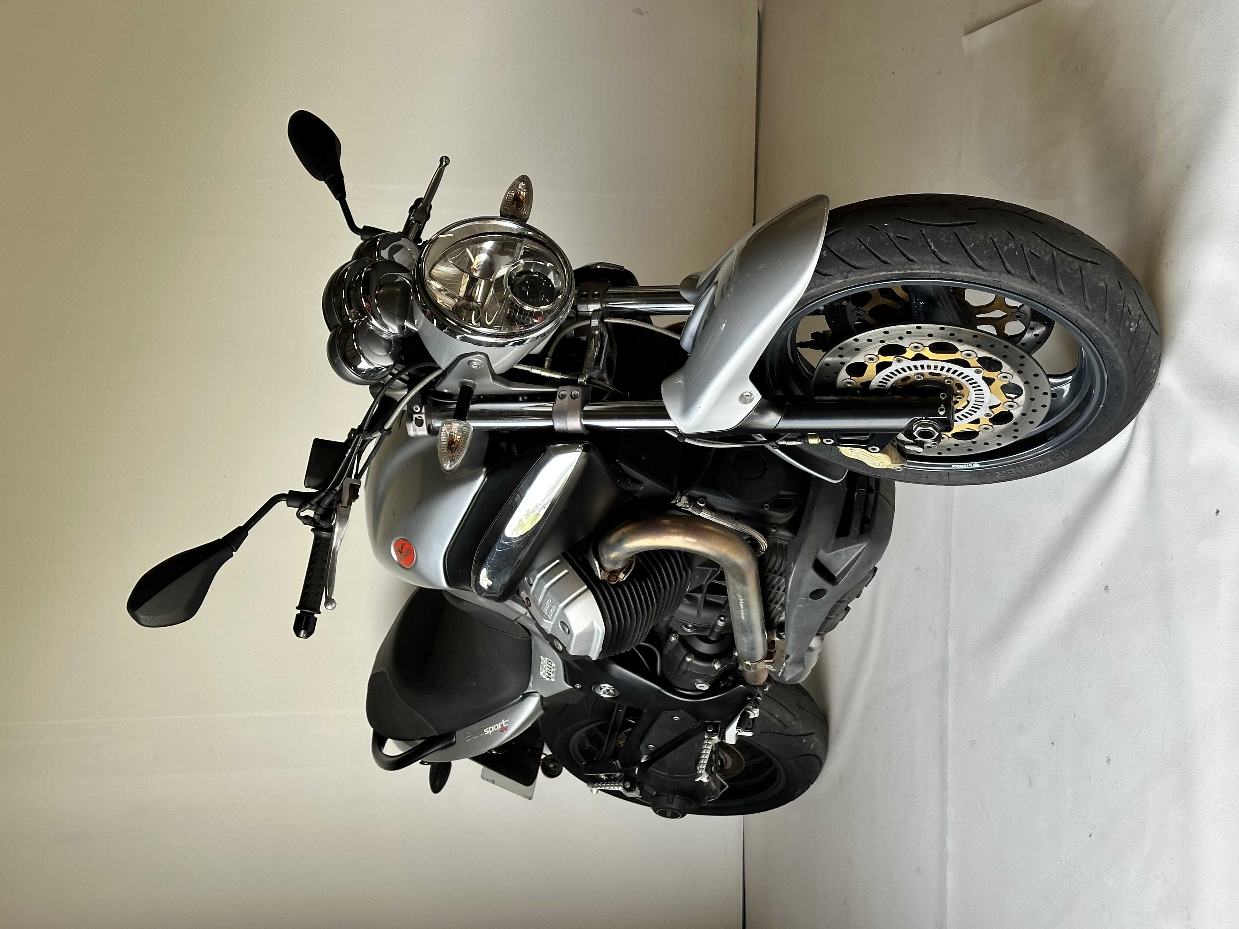 Moto Guzzi 1200 SPORT 2010 HD vue 3/4 droite