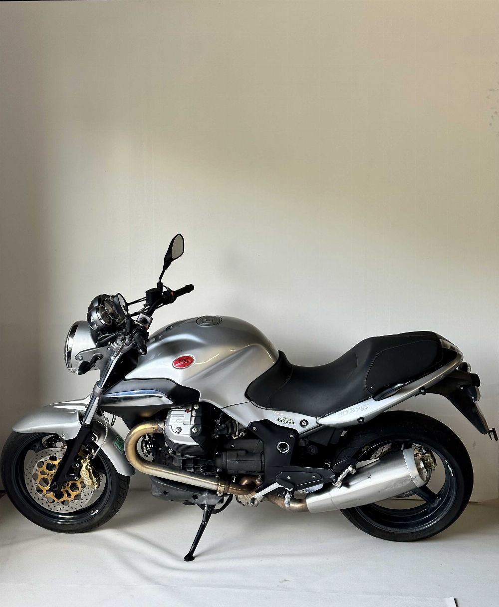 Moto Guzzi 1200 SPORT 2010 vue gauche