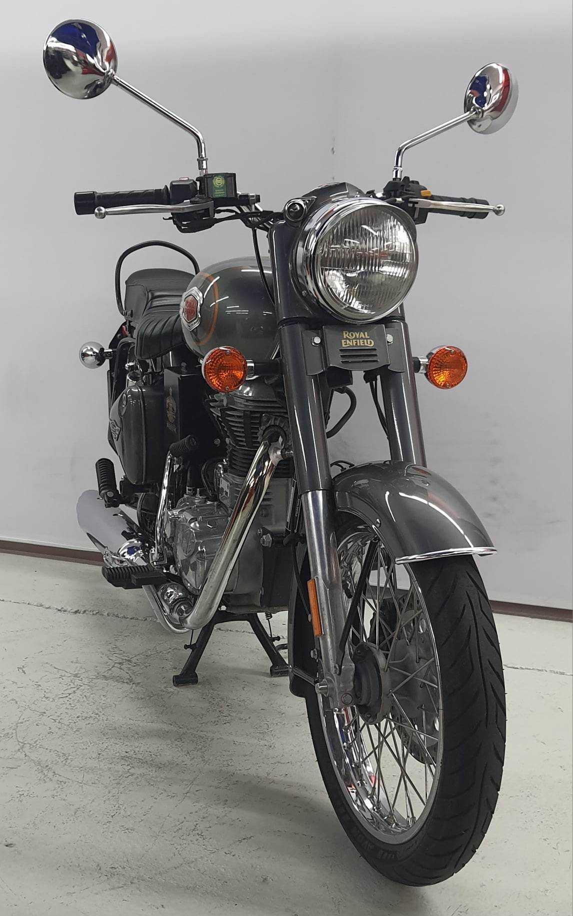 Royal Enfield BULLET 500 STANDARD 2019 HD vue 3/4 droite