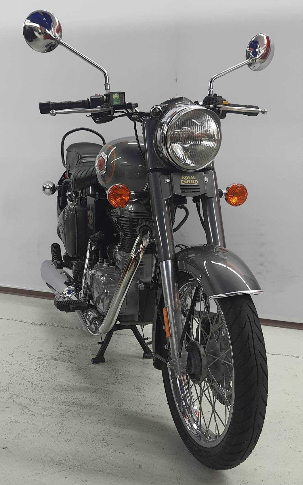 Royal Enfield BULLET 500 STANDARD 2019 vue 3/4 droite