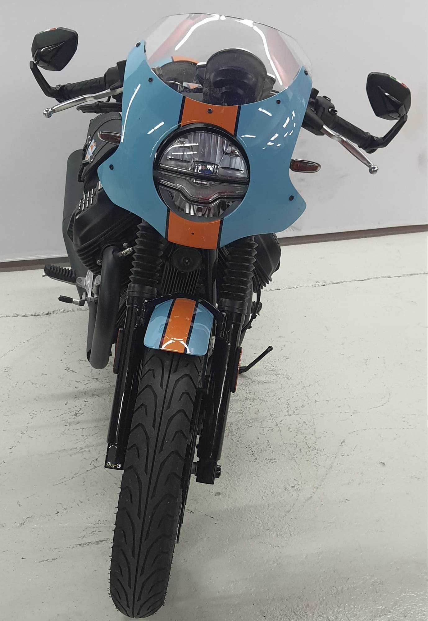 Moto Guzzi NEW V7 EURO5 STONE 2022 HD vue avant