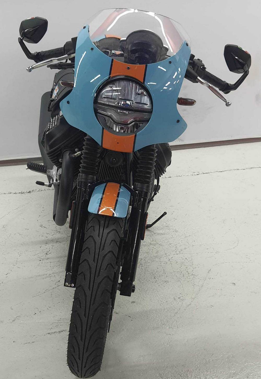 Moto Guzzi NEW V7 EURO5 STONE 2022 vue avant