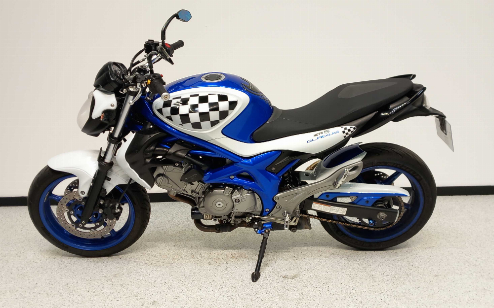 Suzuki SFV 650 Gladius 2011 vue gauche