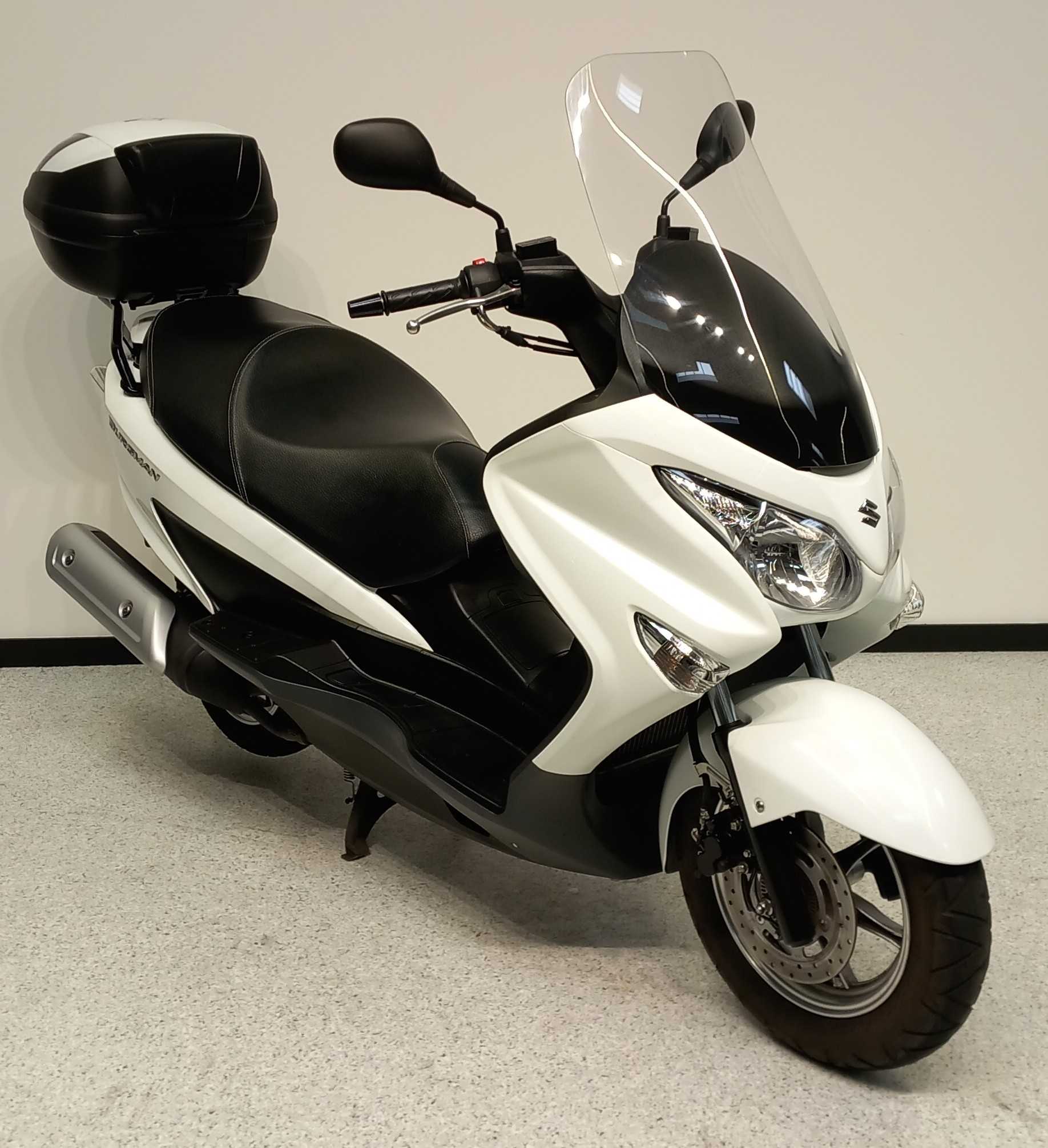 Suzuki UH 125 Burgman ABS 2018 HD vue 3/4 droite