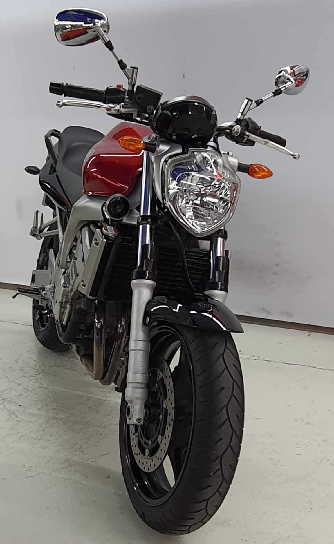 Yamaha FZ6 N 2004 HD vue 3/4 droite