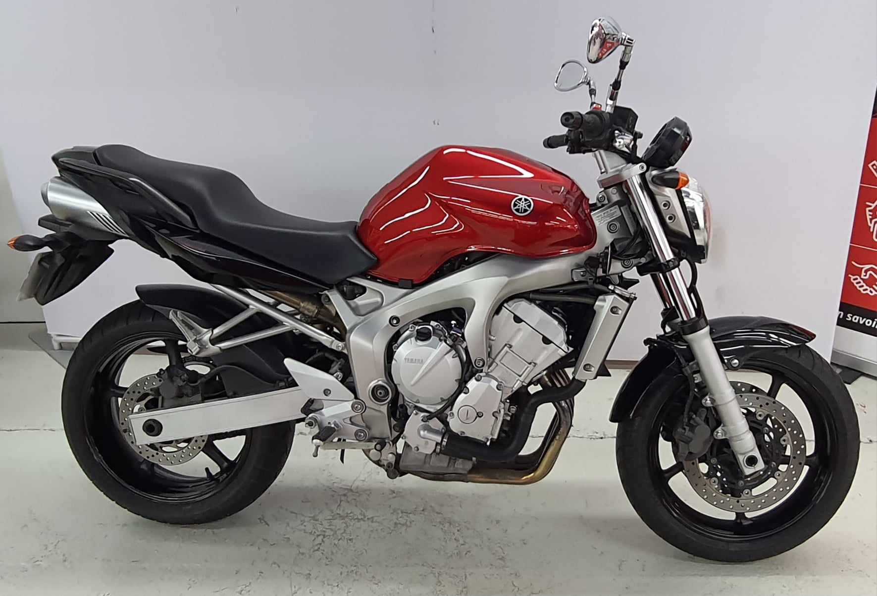 Yamaha FZ6 N 2004 HD vue gauche