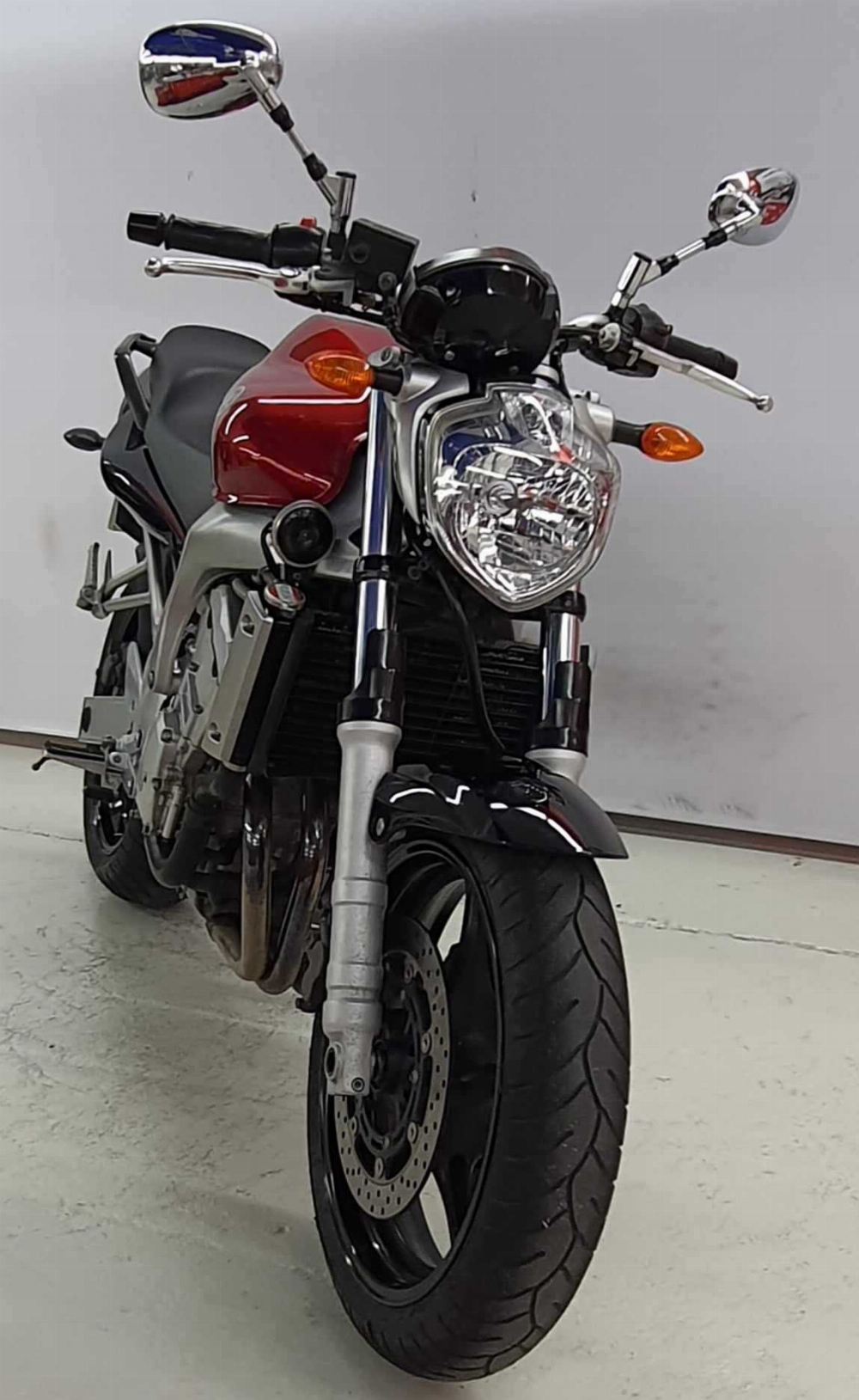 Yamaha FZ6 N 2004 vue 3/4 droite