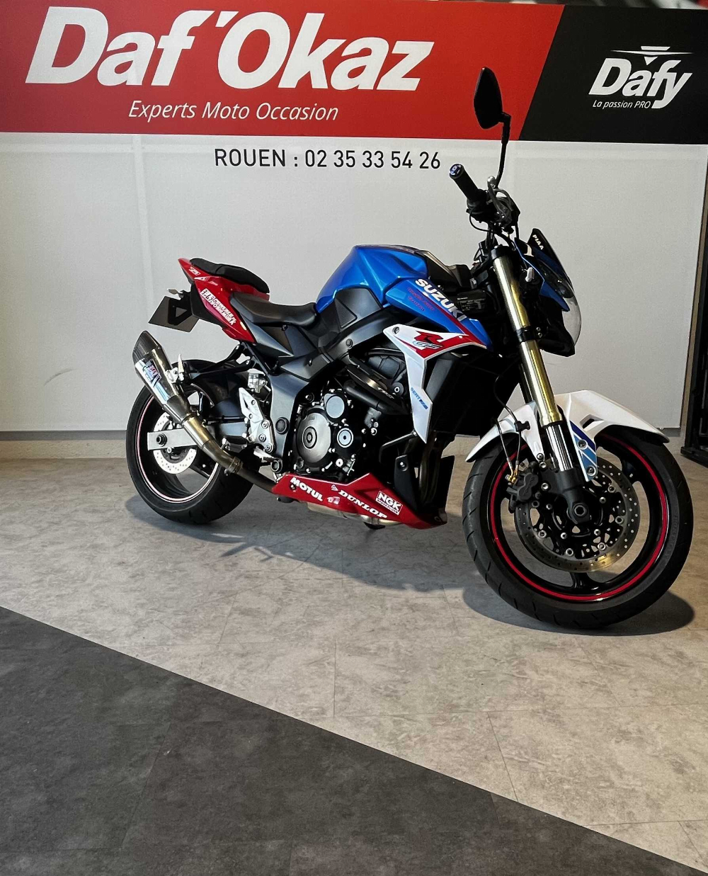 Suzuki GSR 750 2013 vue 3/4 droite