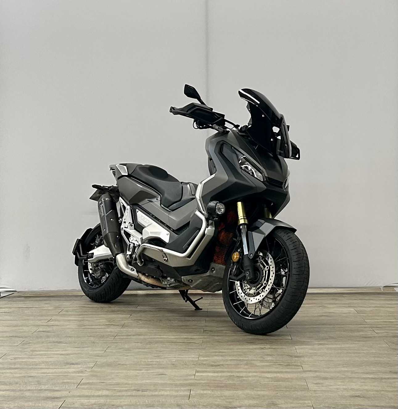 Honda X-ADV 750 2018 HD vue 3/4 droite