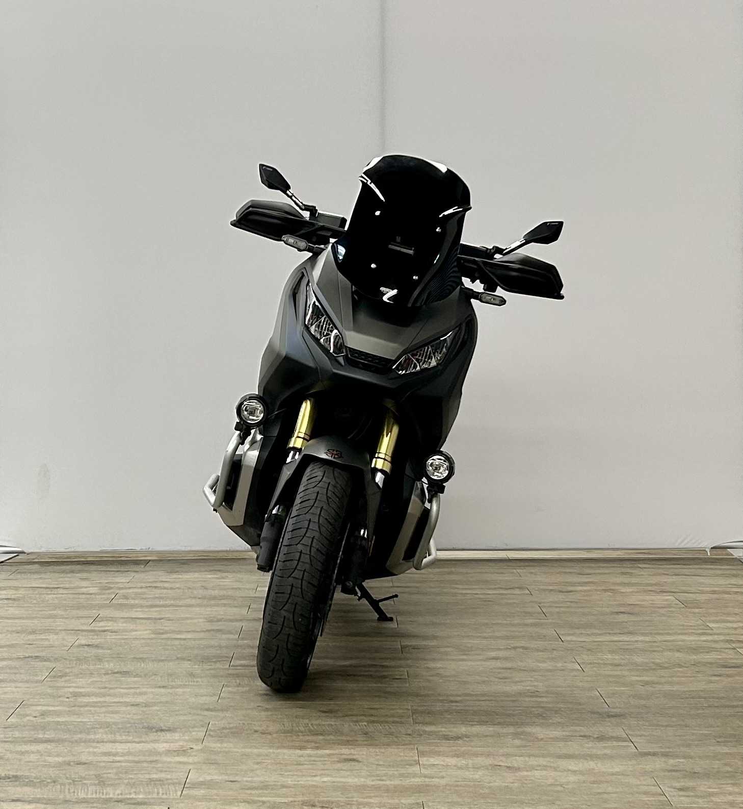 Honda X-ADV 750 2018 HD vue avant