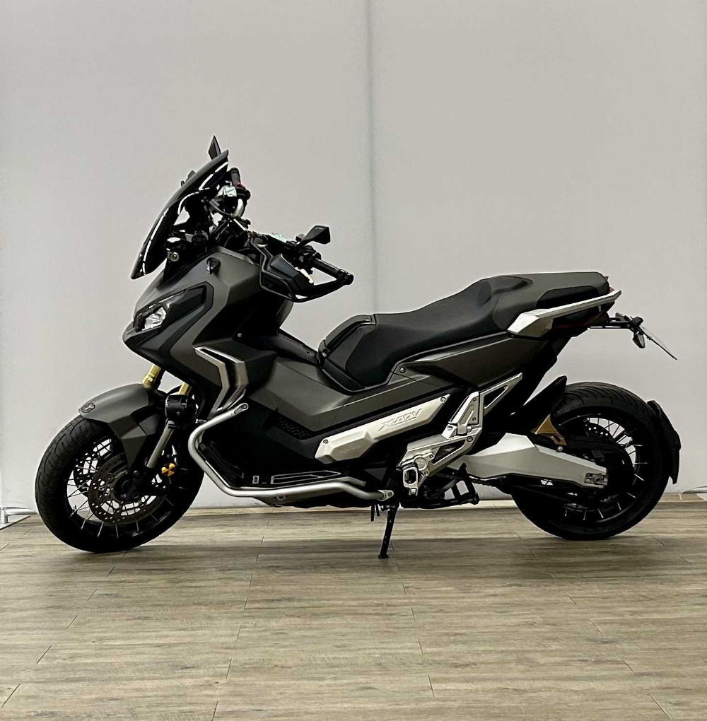 Honda X-ADV 750 2018 vue gauche
