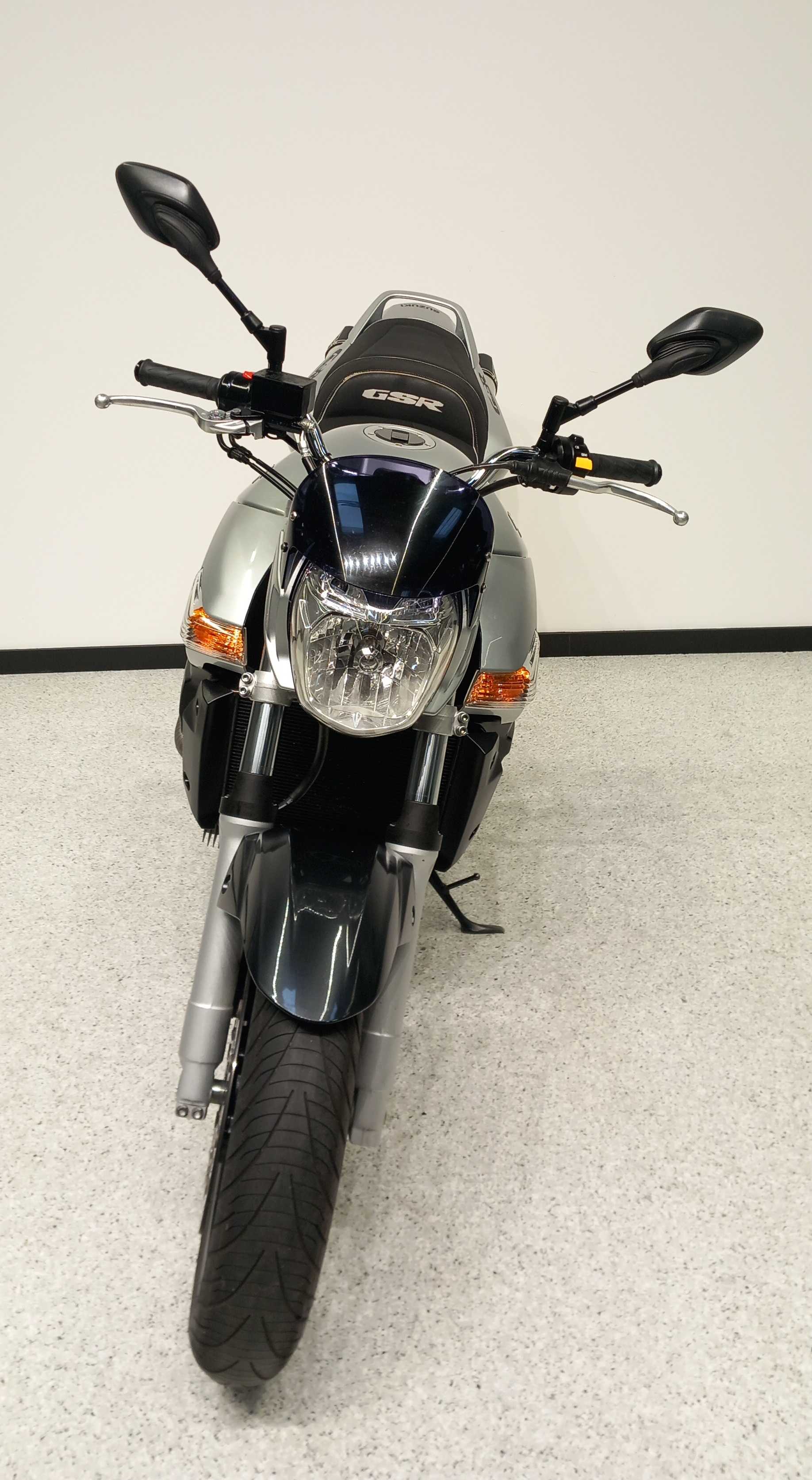 Suzuki GSR 600 2010 HD vue avant