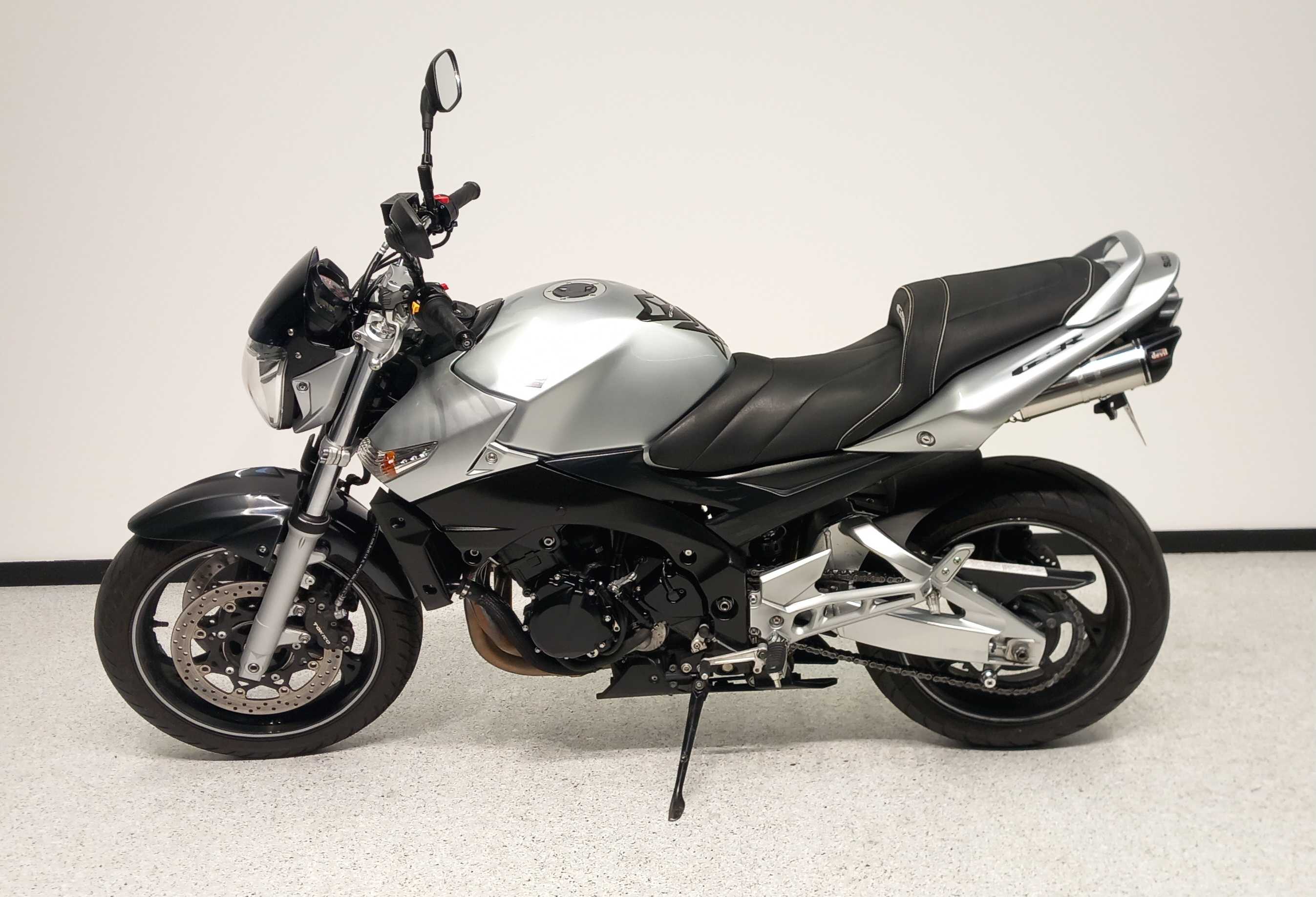 Suzuki GSR 600 2010 HD vue gauche