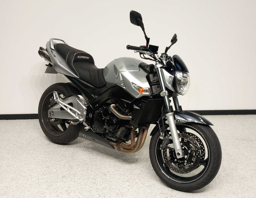 Suzuki GSR 600 2010 vue 3/4 droite