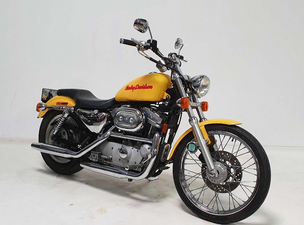 Harley-Davidson SPORTSTER 883 1998 vue 3/4 droite