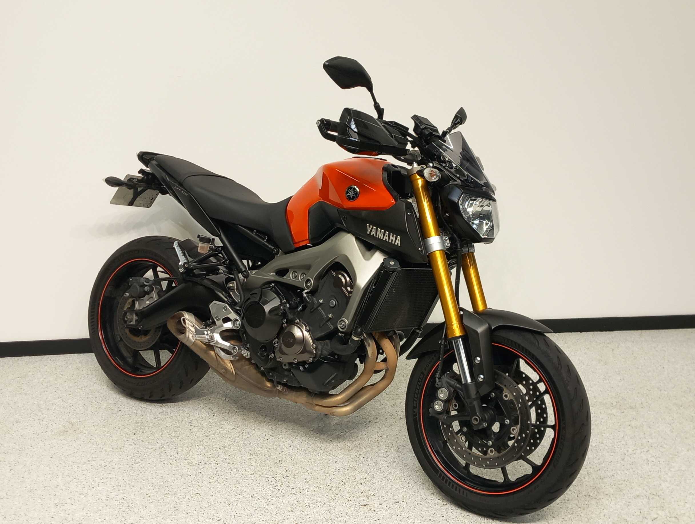 Yamaha MT-09 850 2013 HD vue 3/4 droite