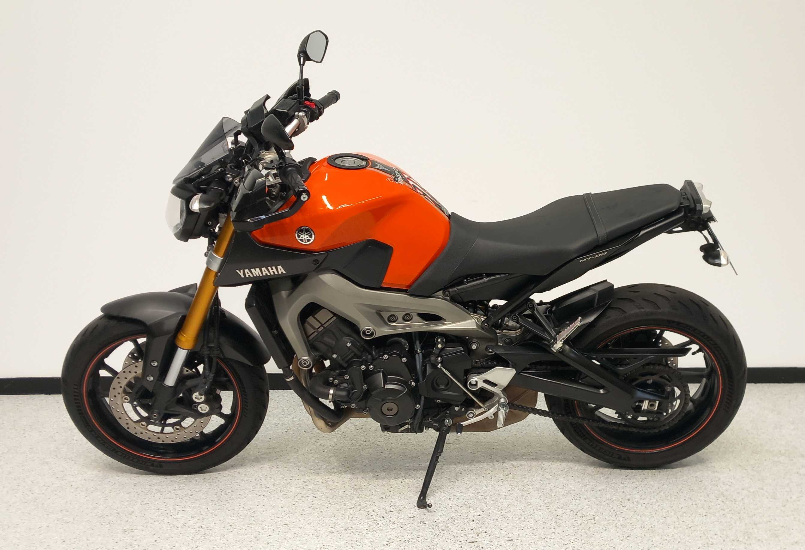 Yamaha MT-09 850 2013 HD vue gauche