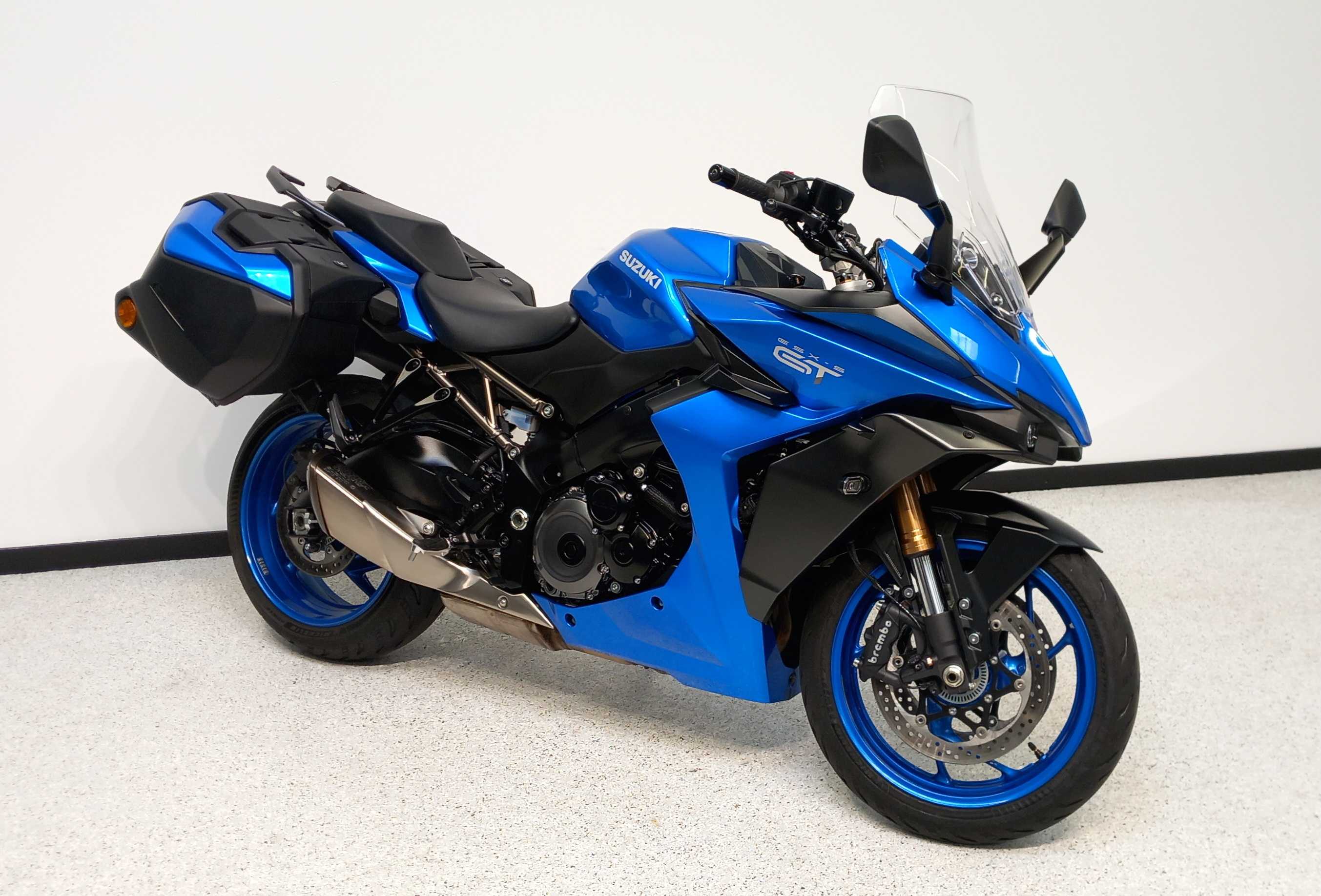 Suzuki GSX-S 1000 GT 2022 HD vue 3/4 droite