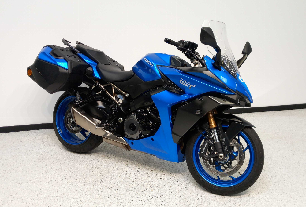 Suzuki GSX-S 1000 GT 2022 vue 3/4 droite