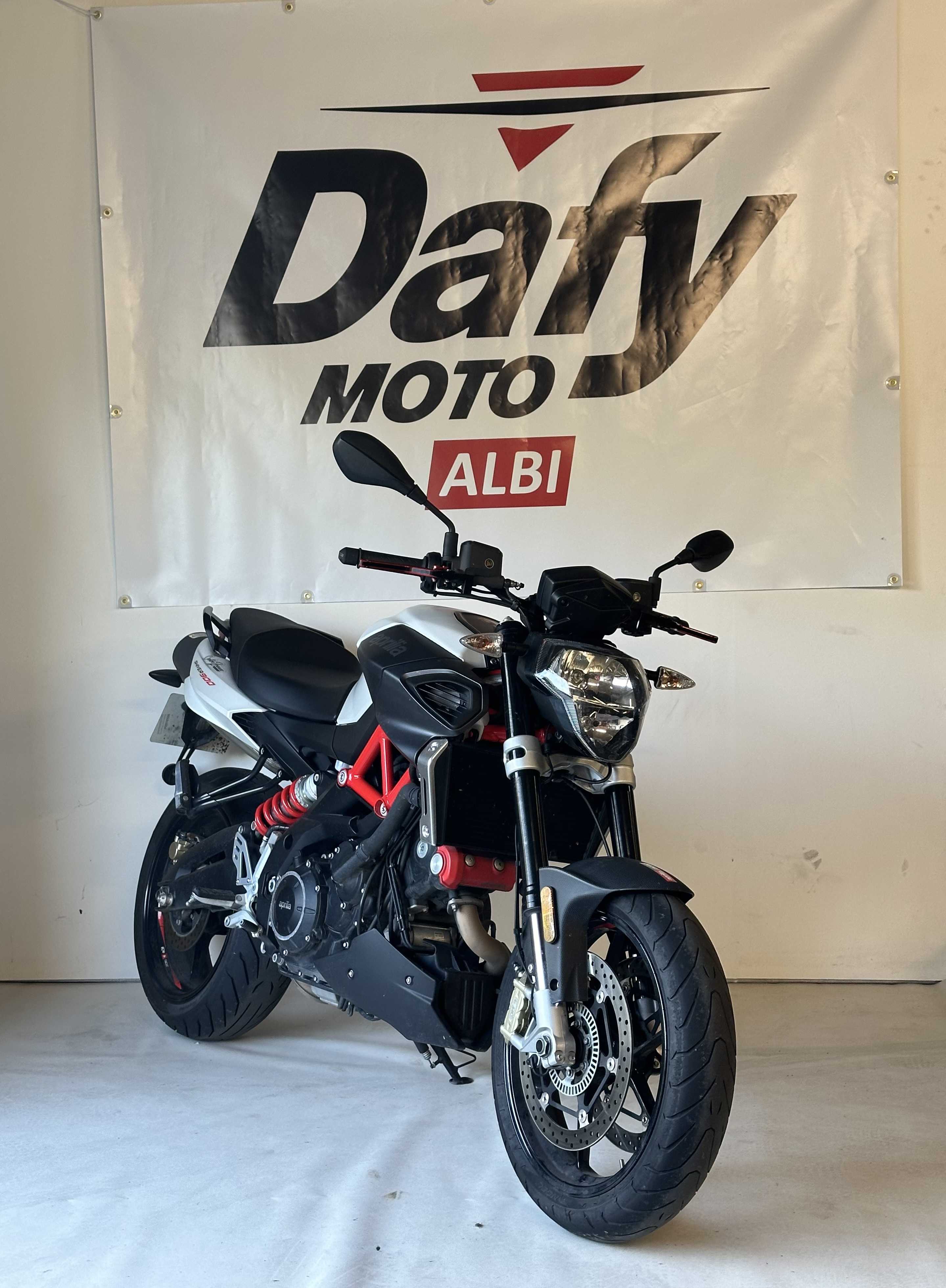 Aprilia Shiver 900 ABS 2018 HD vue 3/4 droite