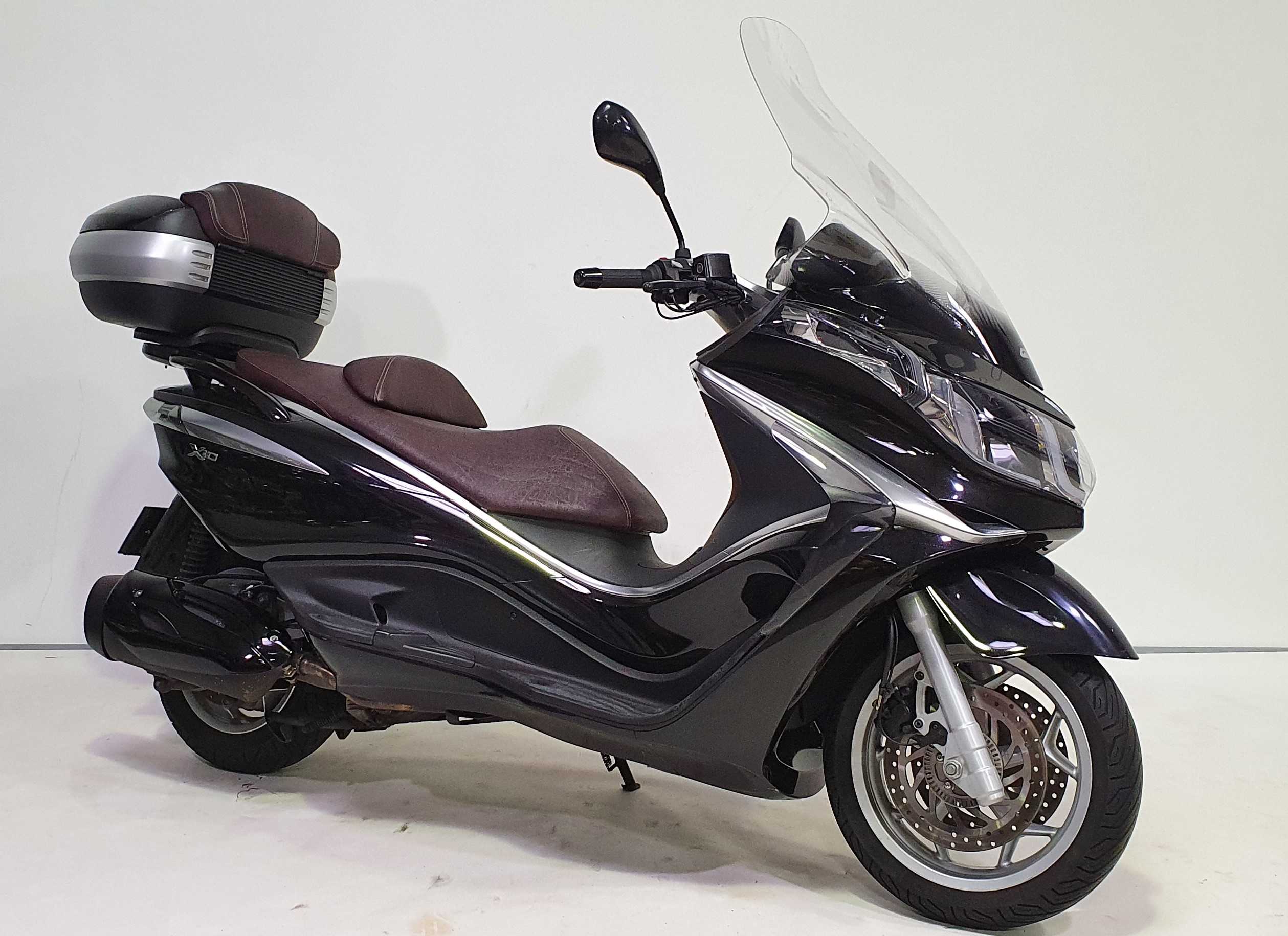 Piaggio X10 2014 HD vue 3/4 droite