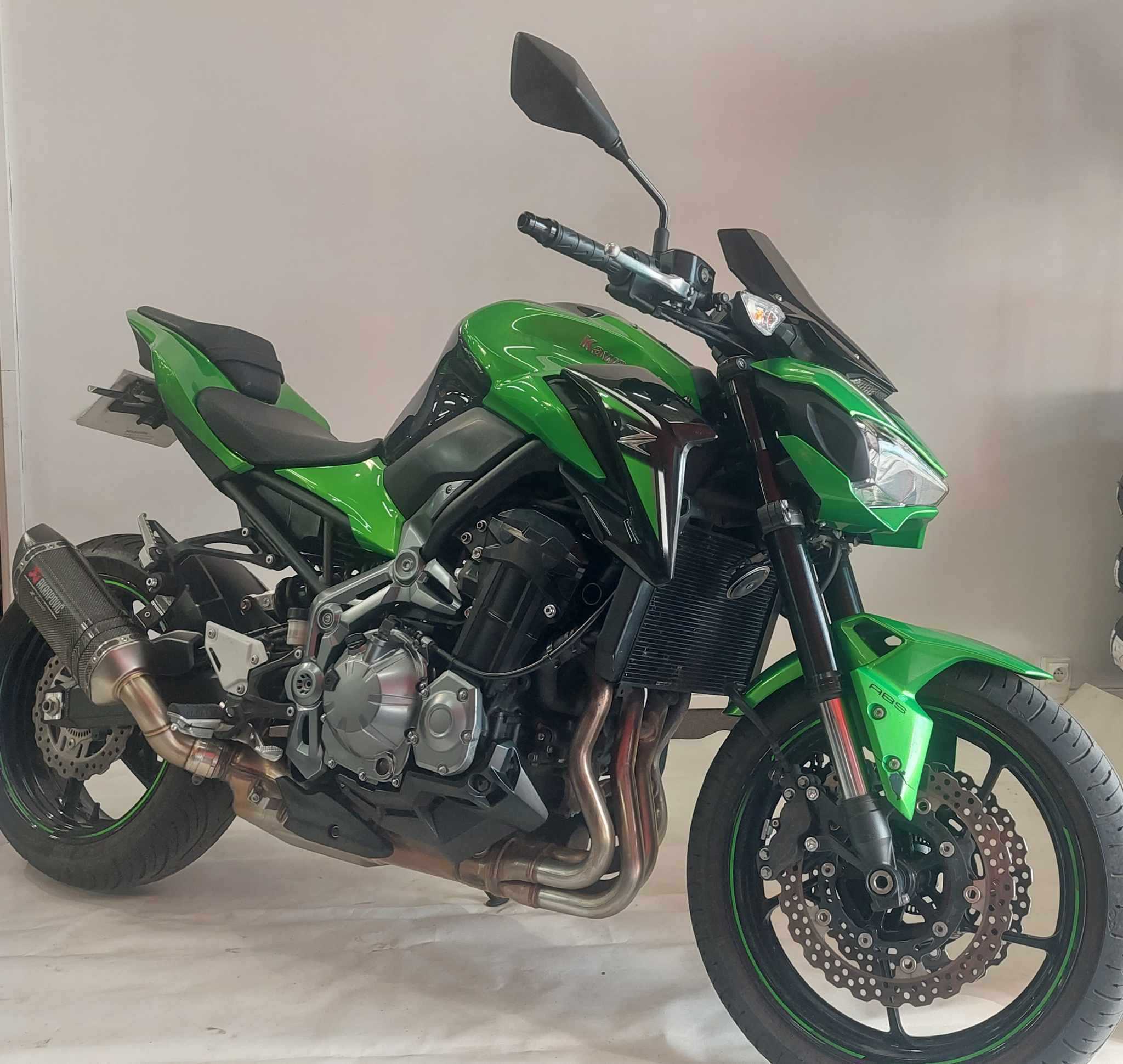 Kawasaki Z 900 2017 HD vue 3/4 droite