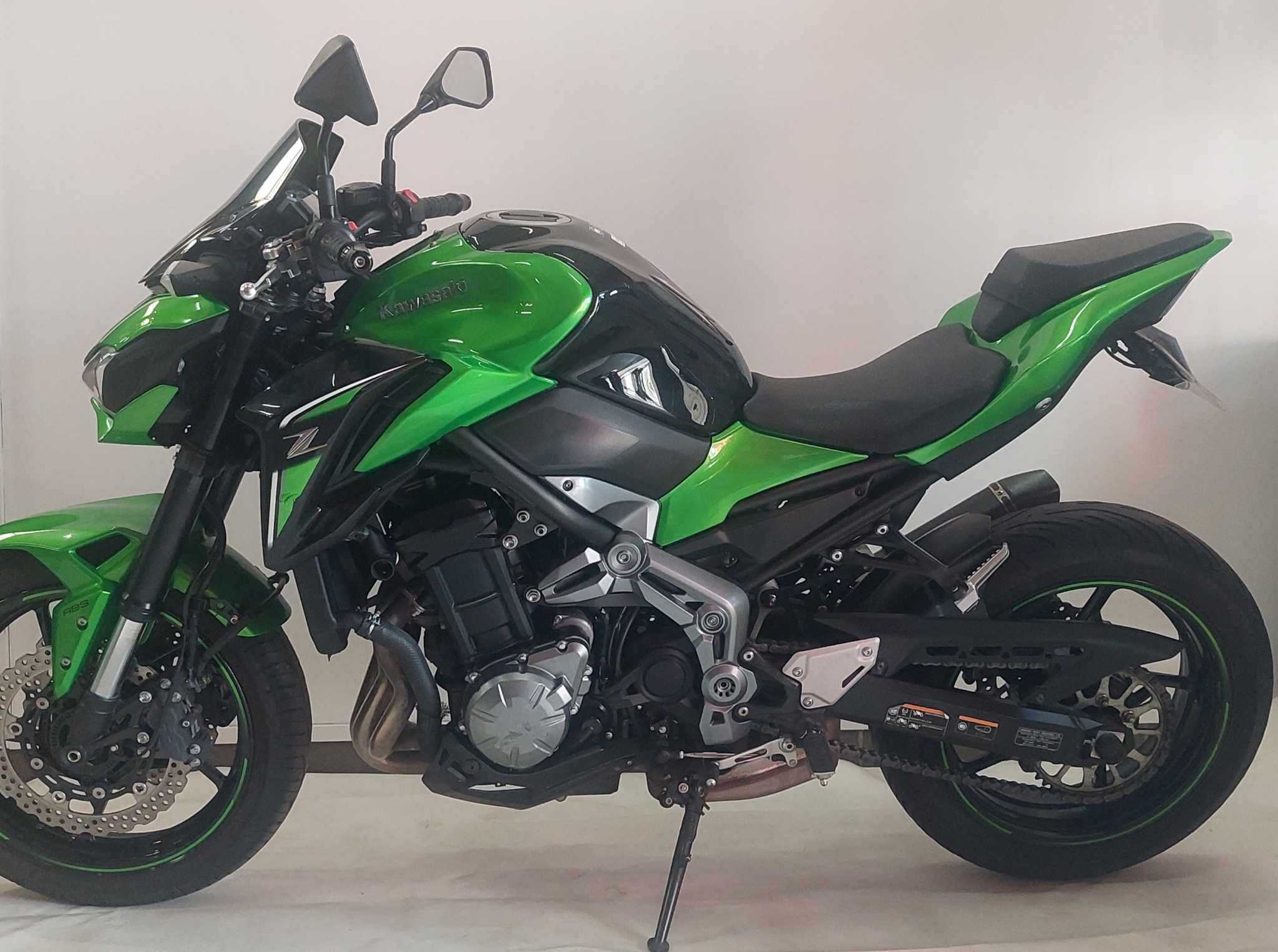 Kawasaki Z 900 2017 HD vue gauche