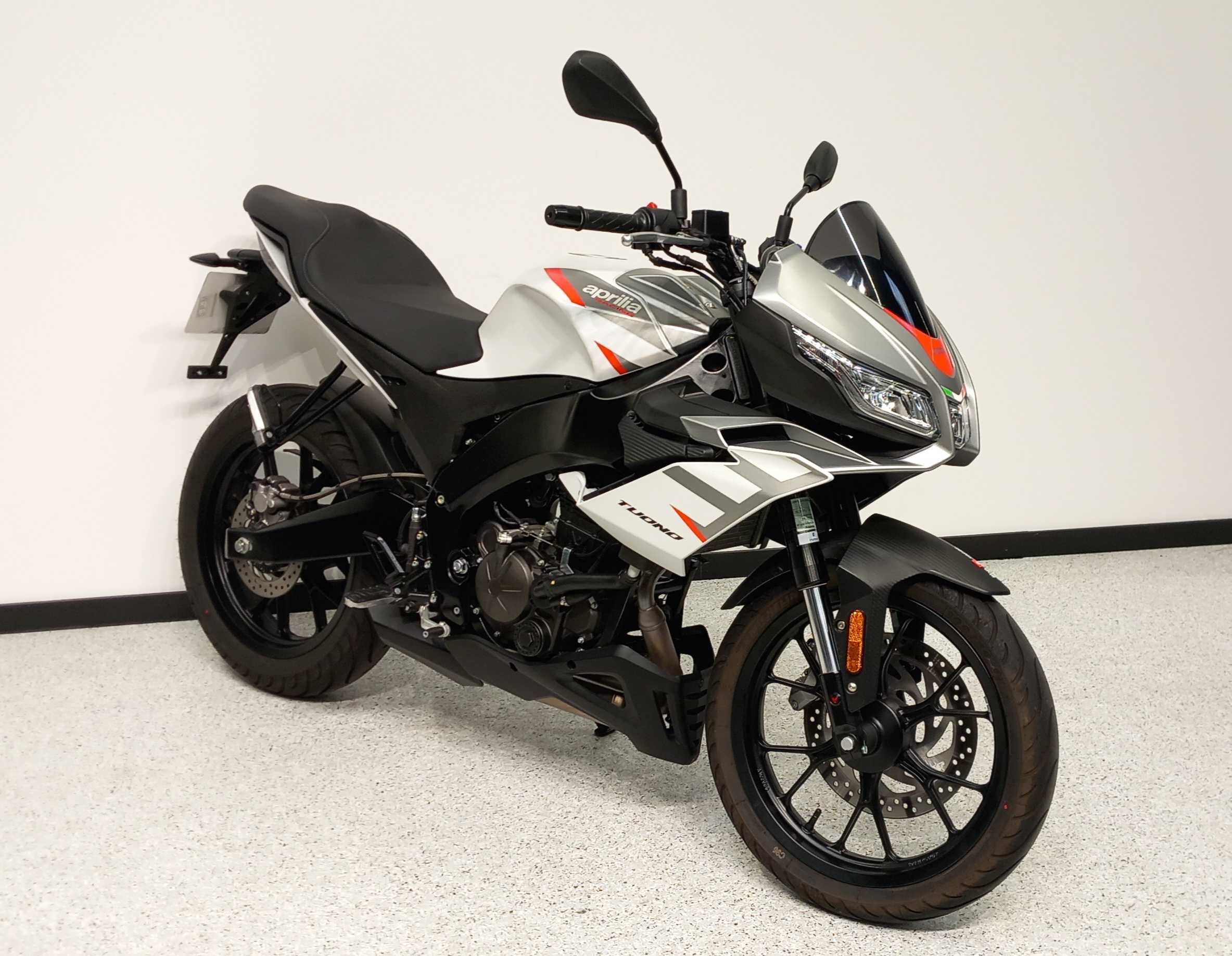 Aprilia Tuono 125 2020 HD vue 3/4 droite