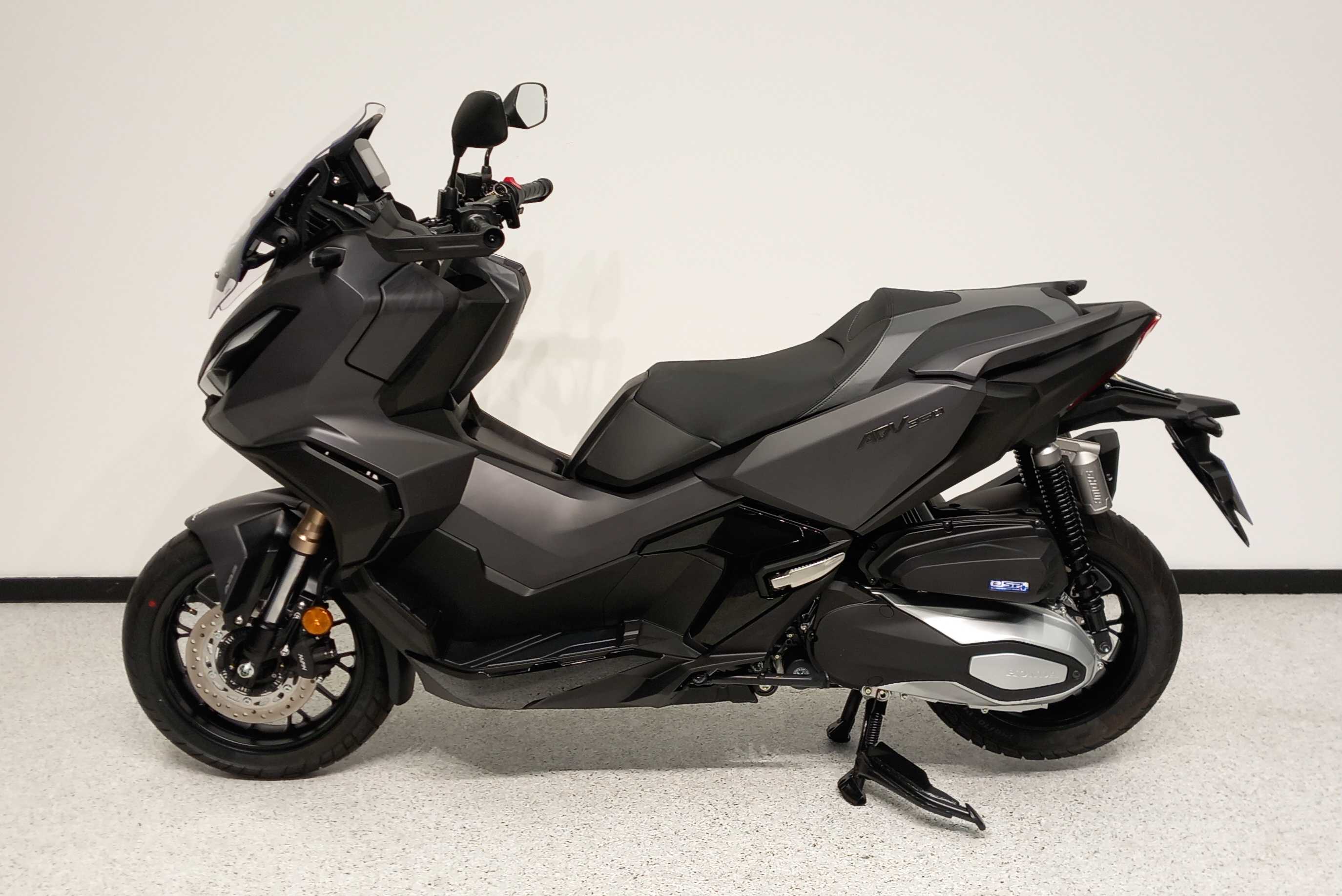 Honda ADV 350 2022 HD vue gauche